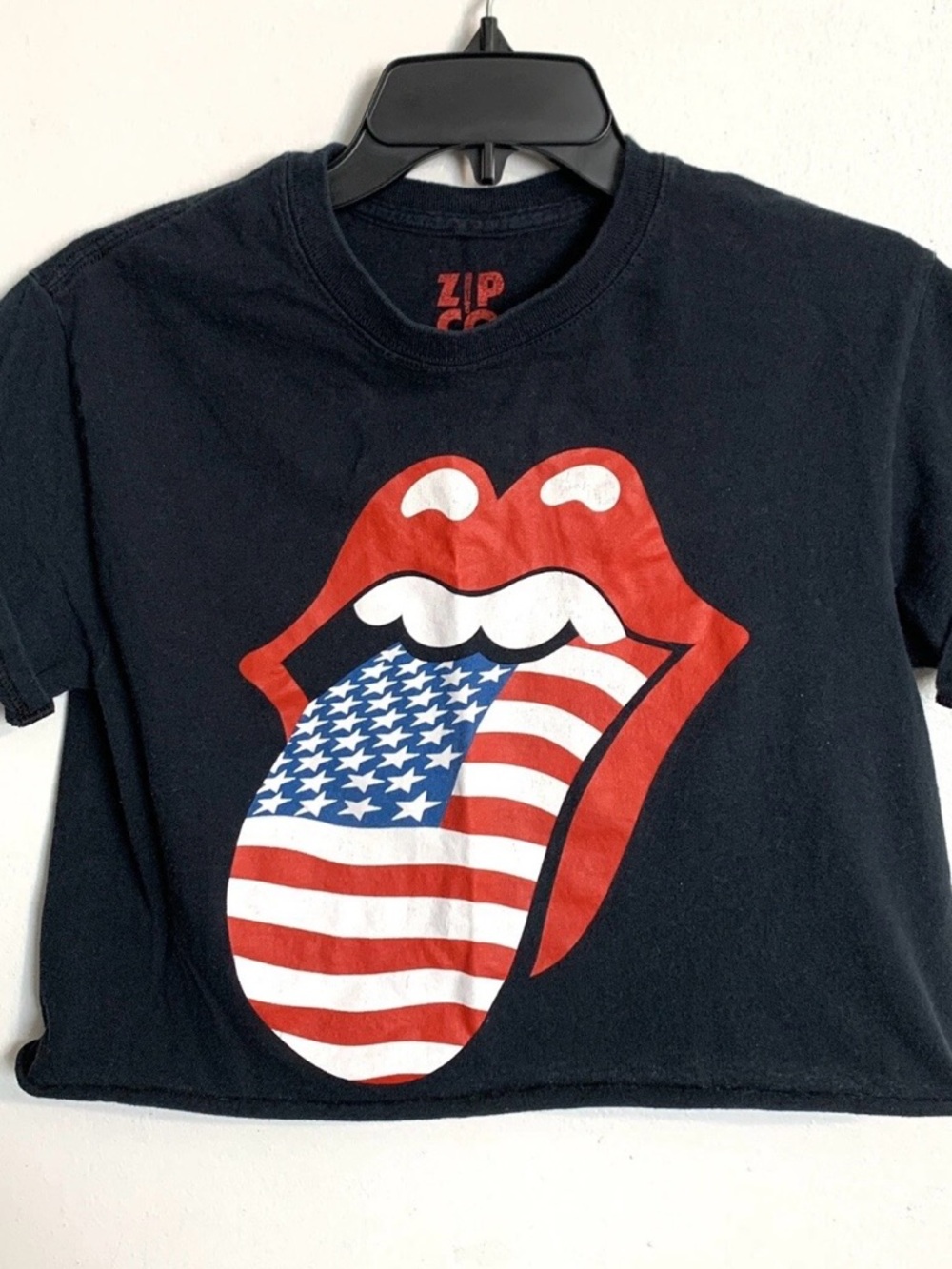 Zip Code Tour Women’s cropped KISS Black Graphic American Flag Tongue SIZE S